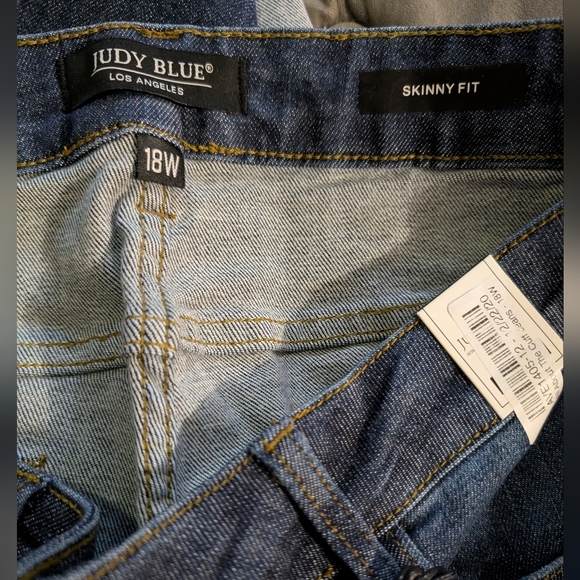 Judy Blue Skinny Destroyed Jeans Size 18W - Picture 3 of 4